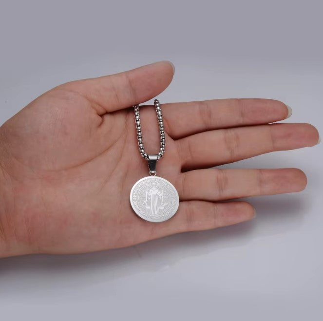 Collar Escudo San Benito Bañado en Plata