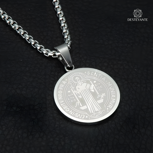 Collar Escudo San Benito Bañado en Plata
