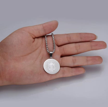 Collar Escudo San Benito Bañado en Plata