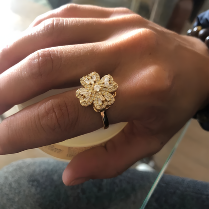 Anillo Trebol de Corazones Giratorio